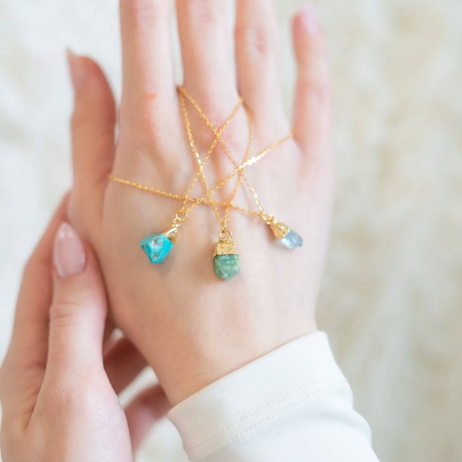 V rámci velkého zájmu rozšiřujeme o pozlacené stříbro 🥰 brzy se tak na webových stránkách objeví Smaragd, Akvamarín,...